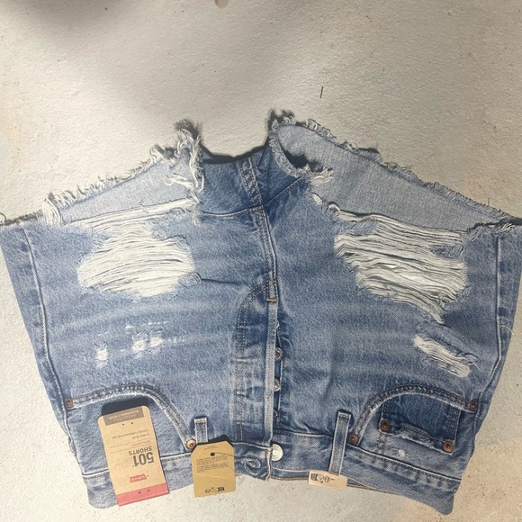 Levi's 501 Distressed Jean Shorts-NWT! - Picture 8 of 9
